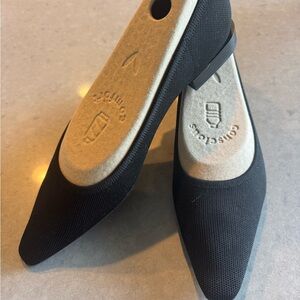 Vivaia Slightly square toe:Pointed Black Comfort Knit Ballet Flats